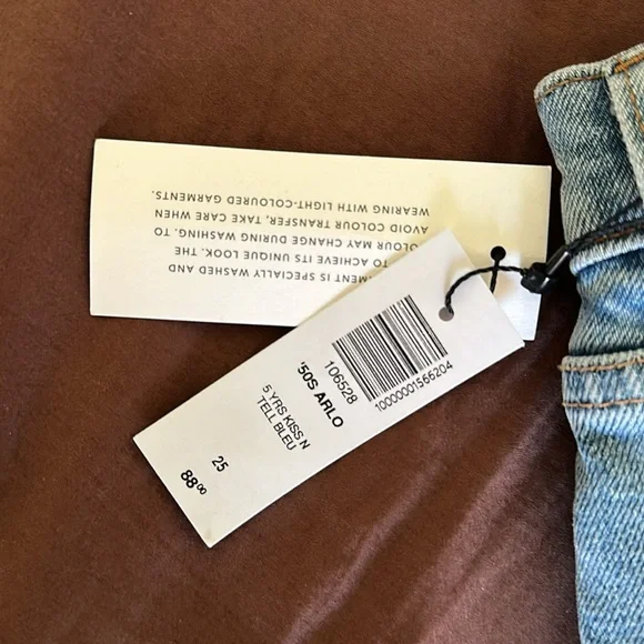 NWT Aritzia Denim Forum Shorts (size 25) - Picture 6 of 7